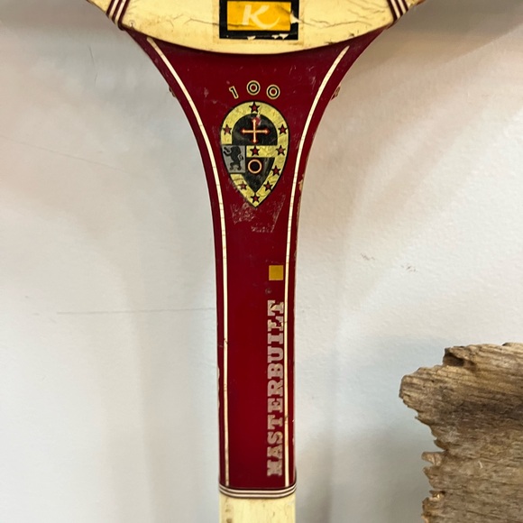 Tennis racket - Picture 2 of 3